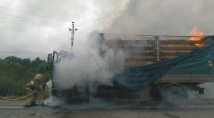 Огонь уничтожил дом и машину